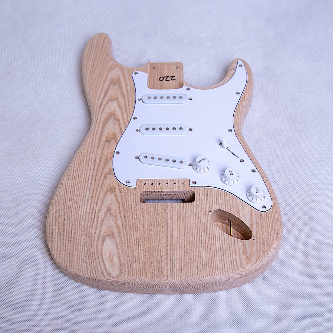 ST4 BODY FRT Ash Body Hardware CHROME with WHITE Pickguard